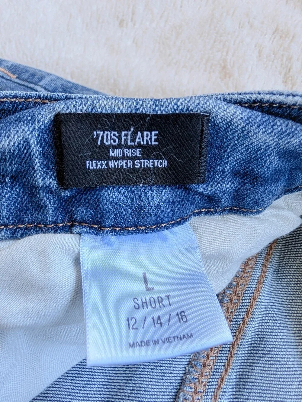 Express 70s Mid Rise Flare Leg Jeans - Picture 5 of 5